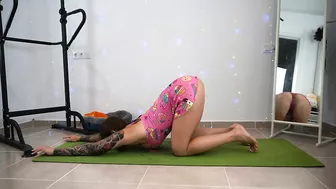 SHORT CLIPS: chill flow // yoga in a dress // yoga art