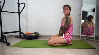 SHORT CLIPS: chill flow // yoga in a dress // yoga art