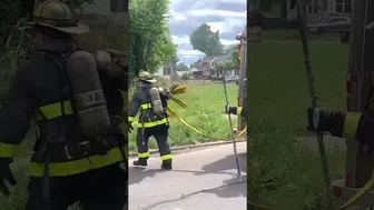 DFD Engine 50 Stretching On. A Two Story Vacant Dwelling #detroit #firedepartment #firefighter