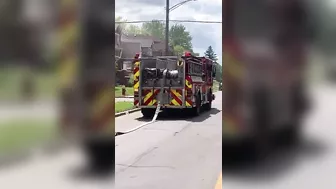 DFD Engine 50 Stretching On. A Two Story Vacant Dwelling #detroit #firedepartment #firefighter