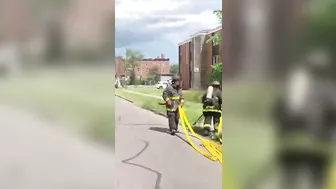 DFD Engine 50 Stretching On. A Two Story Vacant Dwelling #detroit #firedepartment #firefighter