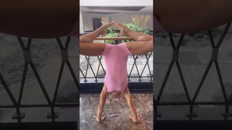 Handstand girl in the fake garden ???? #flexibility #stretching #shorts