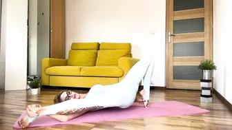 My yoga practice at home | gradual stretching of legs and splits