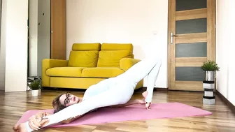 My yoga practice at home | gradual stretching of legs and splits