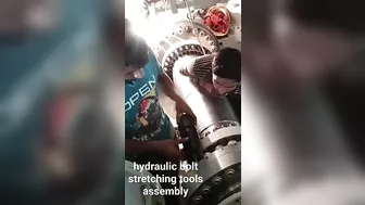 Hydraulic bolt stretching tools assembly