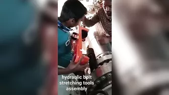 Hydraulic bolt stretching tools assembly