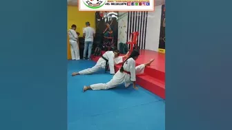 Stretching.#tae#india#martialarts#taekwondo#trending#tkd#shorts#youtubeshorts#youtube#reels#wtf#girl