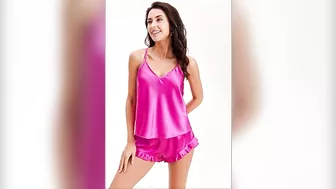 Ekouaer Ensembles de Pyjama Femmes en Satin Lingerie Vêtements de Nuit Cami Shorts Col en V 2 Pièce