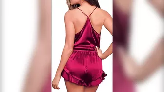 Ekouaer Ensembles de Pyjama Femmes en Satin Lingerie Vêtements de Nuit Cami Shorts Col en V 2 Pièce