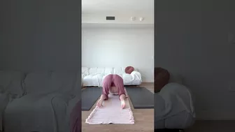 Quads & Hips Yoga Stretch