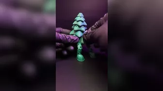 3D PRINTED CHRISTMAS TREE WITH FLEXIBLE LEGS????